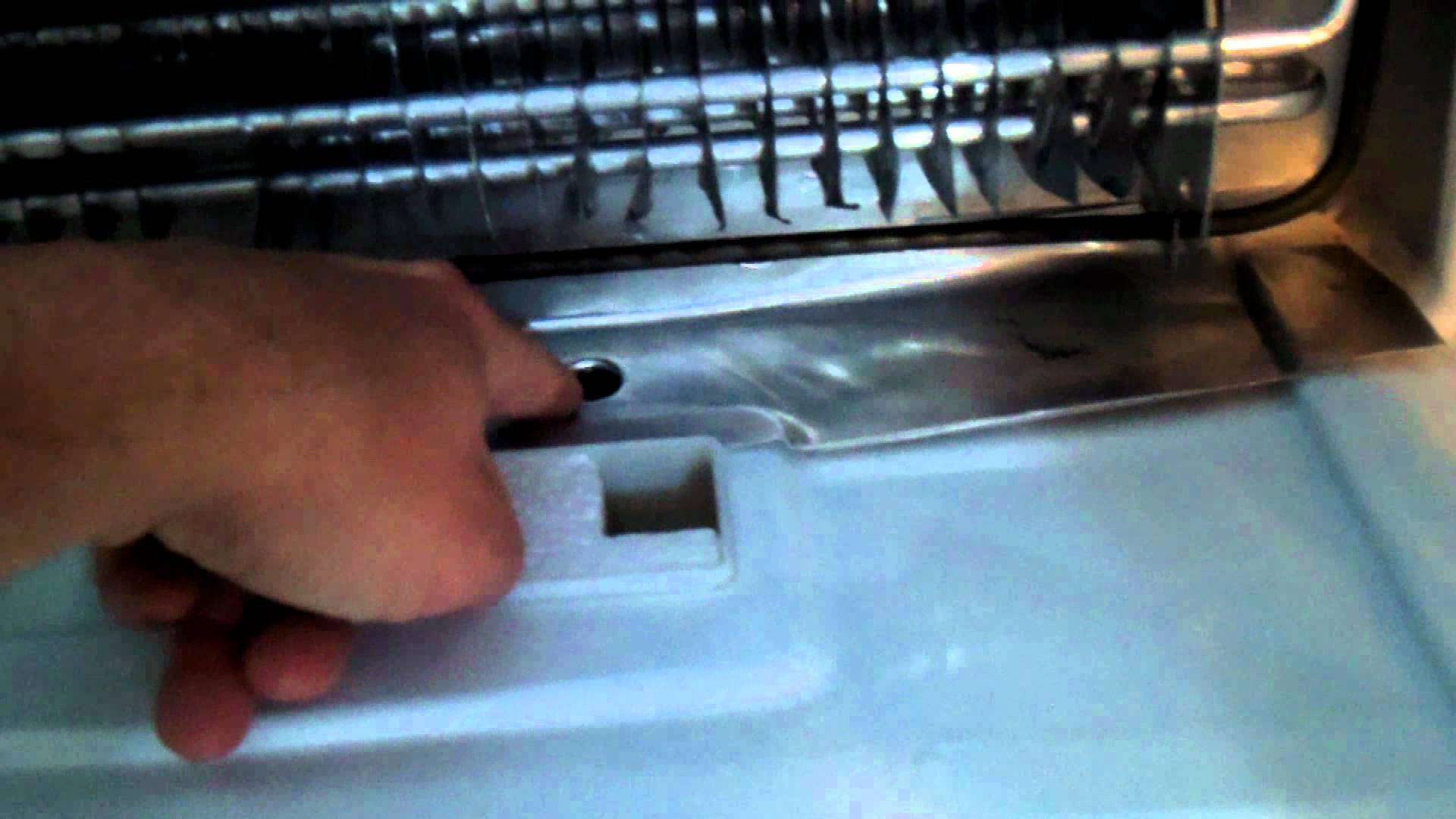 Как почистить дренажную трубку в холодильнике способы промыть слив в