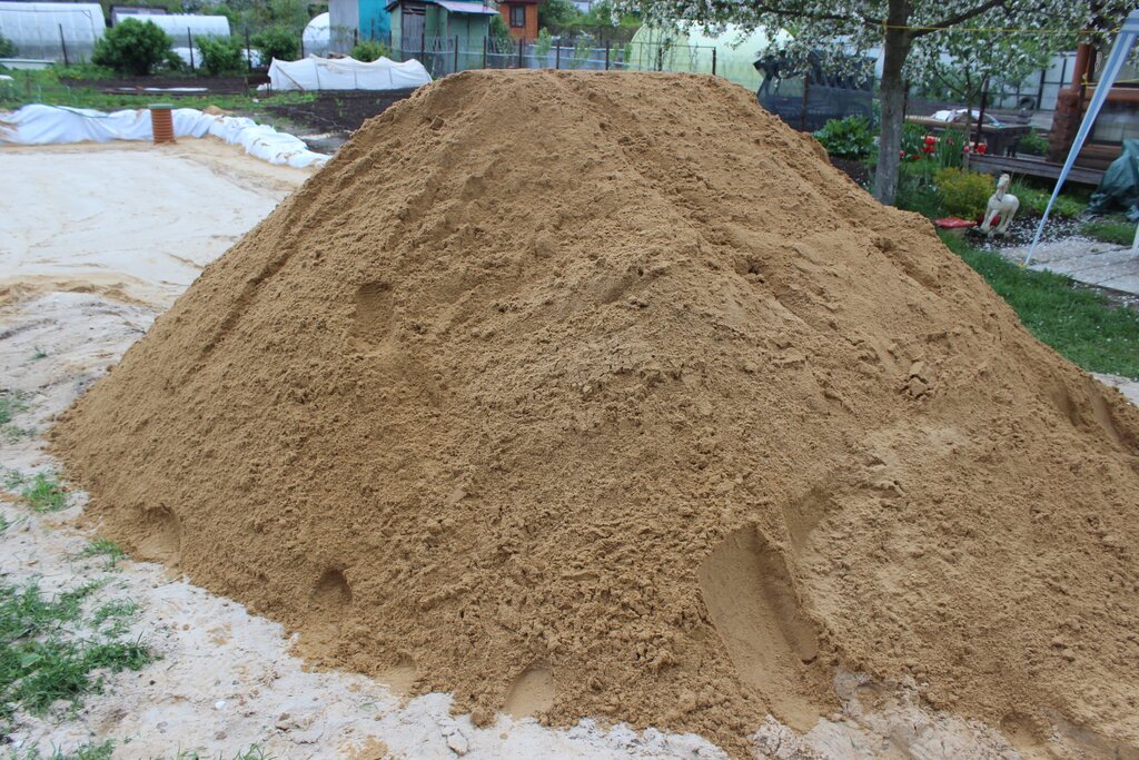 Куб песка цена московская область. 20 Кубов песка. Тонна песка. Песок карьерный. 10 Кубов песка.