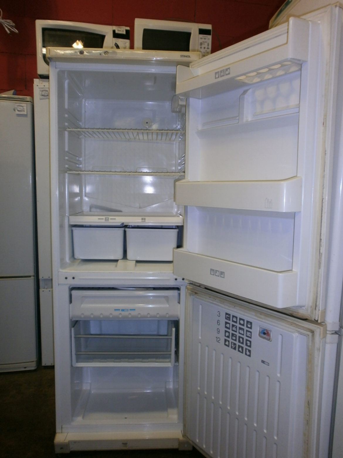 Холодильники б у доставка. Холодильник Стинол КШМХ 300/100. Холодильник Стинол 100w. Stinol 102 КШМХ 320/120. Холодильник Стинол 123 двухкамерный.