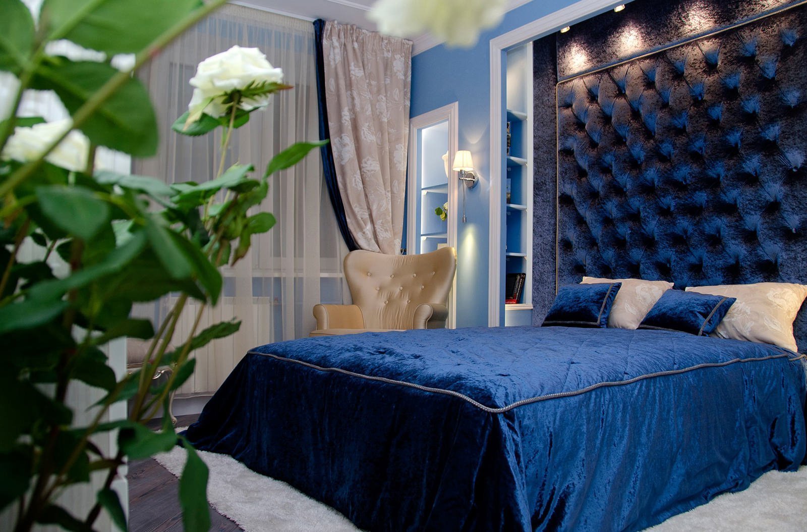 спальня в голубом цвете дизайн фото