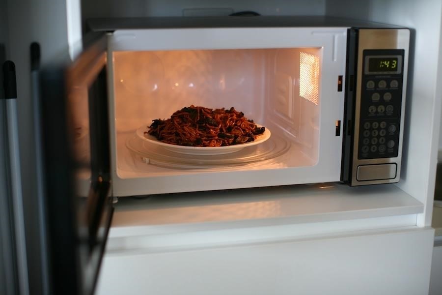The One Trick You Need to Use When Microwaving Leftovers