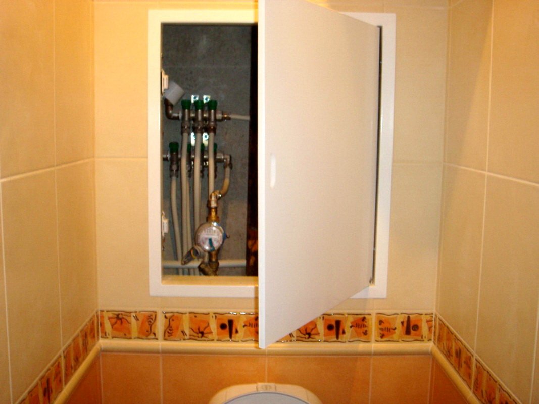 Ванная комната стояк. Сантехнический короб. Ниша для труб в ванной. Экран для труб в туалете. Сантехнический шкаф.