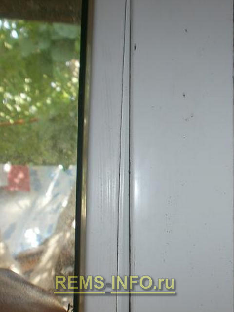установка штапиков после замены стеклопакета пластикового окна.