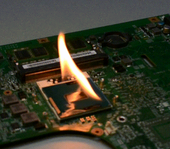 Почему горят материнские платы. Сгоревшая видеокарта РТХ 3070. Сгорел процессор Интел. Сгоревшая материнская плата. Сгорела видеокарта на ноутбуке.