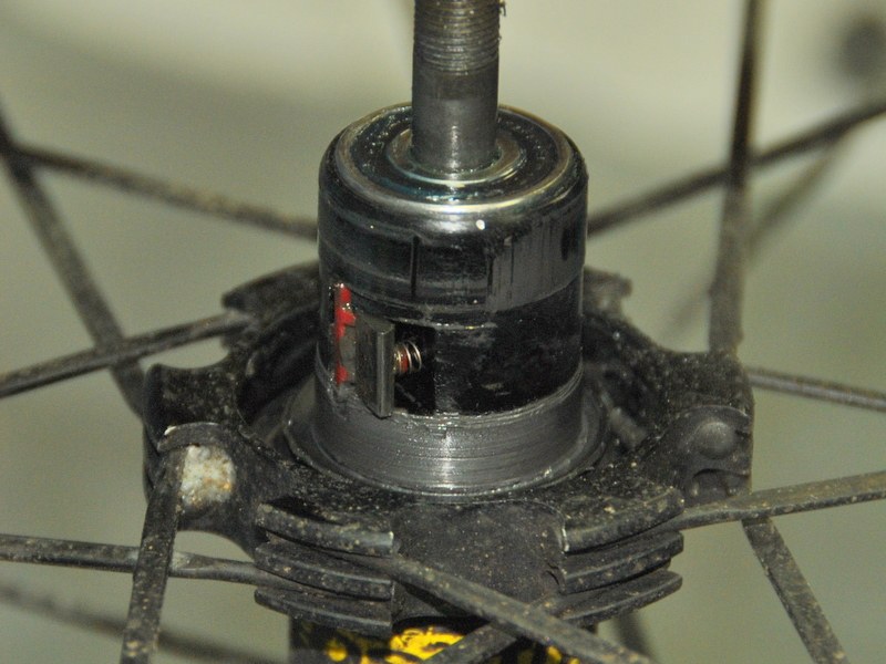 Сборка заднего колеса велосипеда. Велосипедная каретка заднего колеса Mavic. Ось задней втулки Shimano 12 мм. Разбор задней втулки велосипеда с кассетой. Подшипник кассеты велосипеда stels.